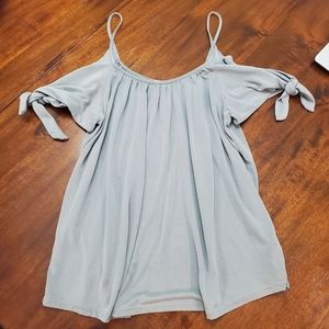 Cold-shoulder top by Alya from Francesca's. Gray, Small. Ties at shoulder.